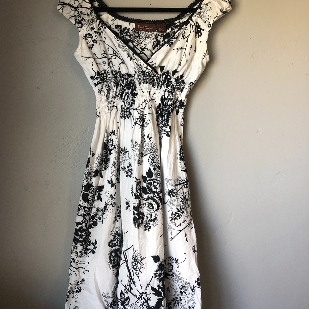 Speed control Black and white dress